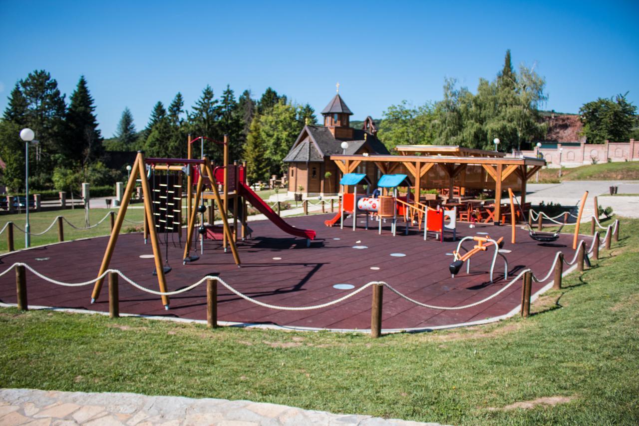Fruske Residences Vrdnik Bagian luar foto